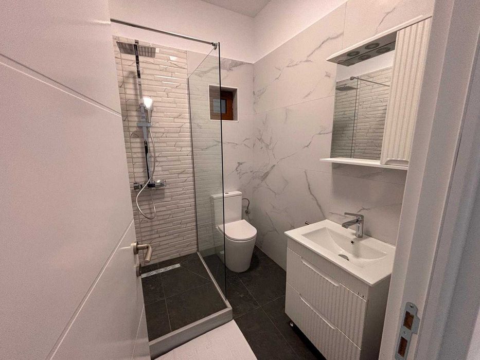 Se inchiriaza 3 garsoniere, Bd Ilie Balacin nr 40 , aproape de Stadionul Ion Oblemenco, centrul orasului, Parcul Nicolae Romanescu, Parcul Tineretului