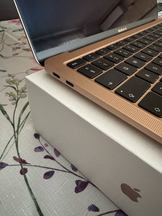 Аpple MacBook Air M1 (2020) – 8GB RAM / 256GB SSD / Петфектен