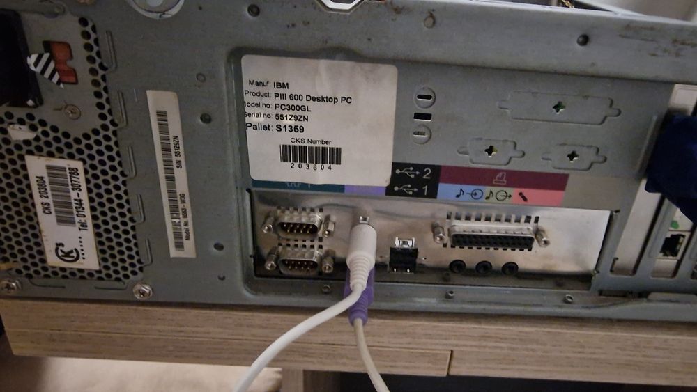 PC Retro IBM Pentium III 667MHz + Monitor CRT |  Win XP