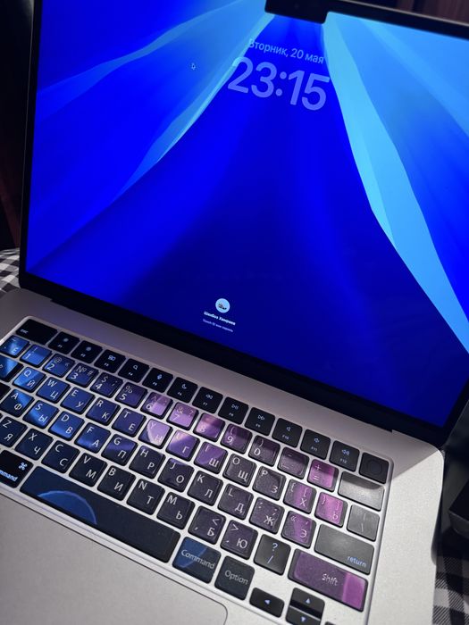 Makbook air 15…..