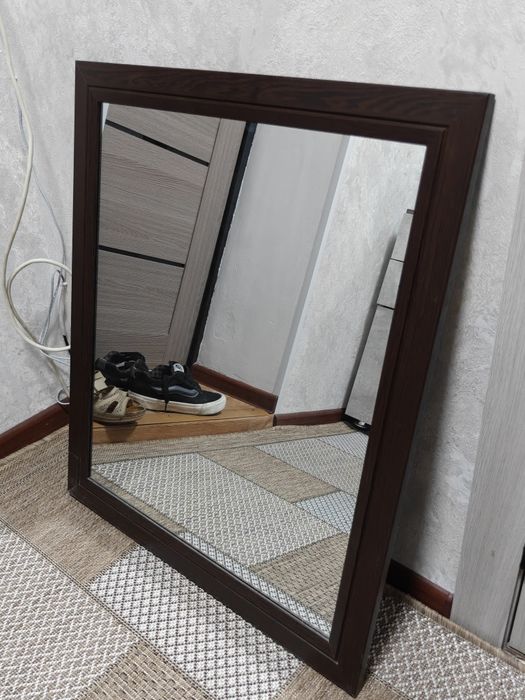 продам зеркало с полочкой
