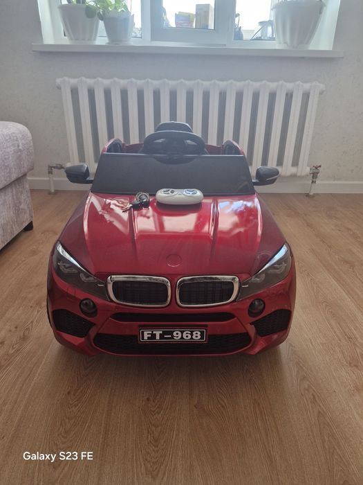 Детский электромобиль.