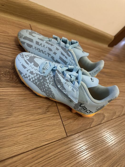 Обувки за футбол 2 чифта