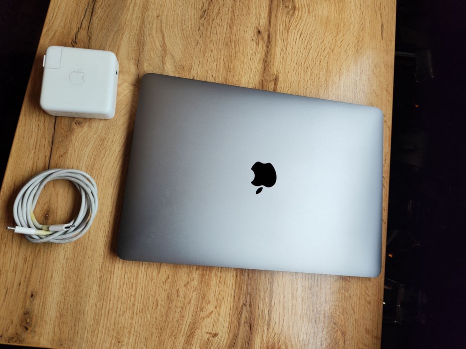 Продам Macbook pro m1 yaxshi holatda