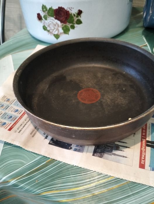 Продам сковороду , чайник кастрюлю б/у