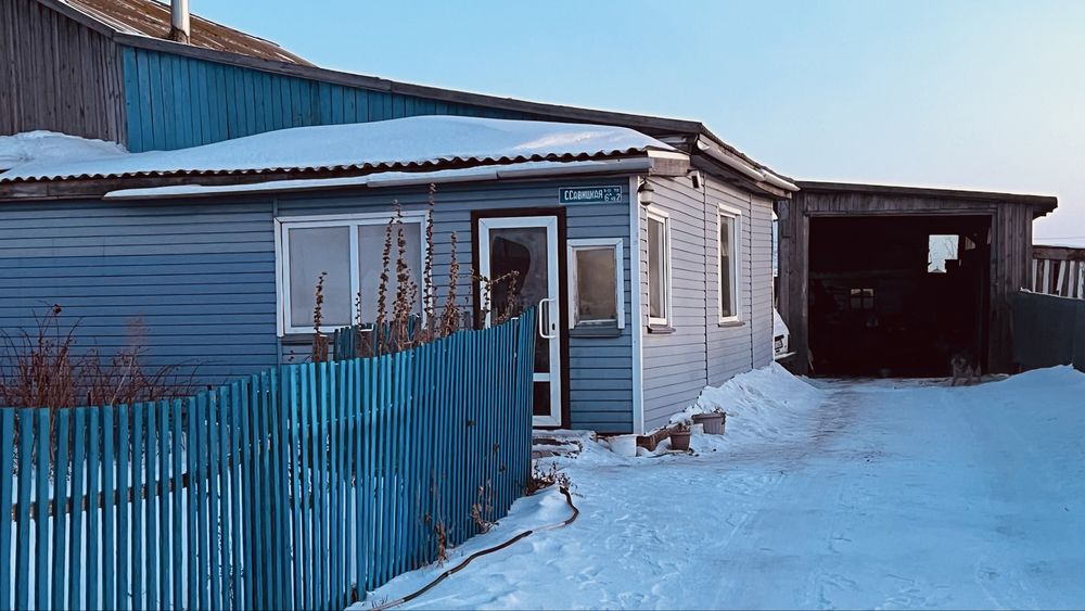 Продам дом из бруса в двухквартирном доме