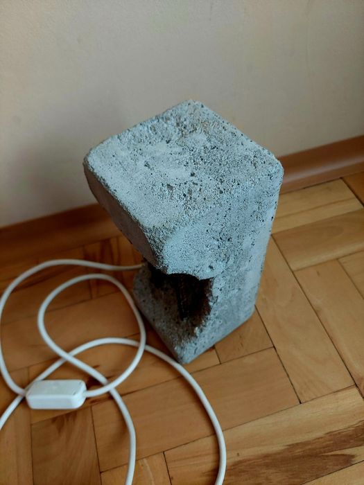 Бетонна арт лампа