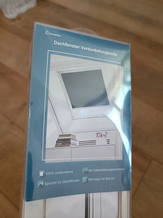 Затъмняваща ролетна щора за покривни прозорци VELUX