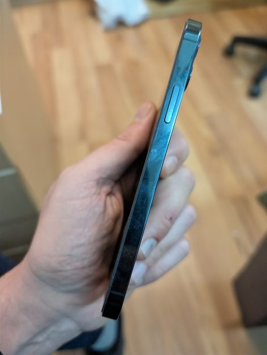 iPhone 12 pro, изключително запазен с нова батерия