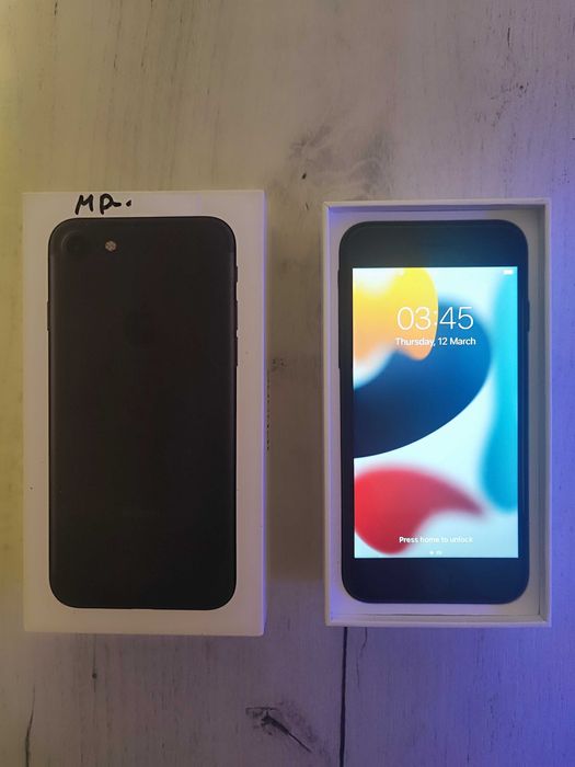 Продам iPhone 7 32 Gb чёрный