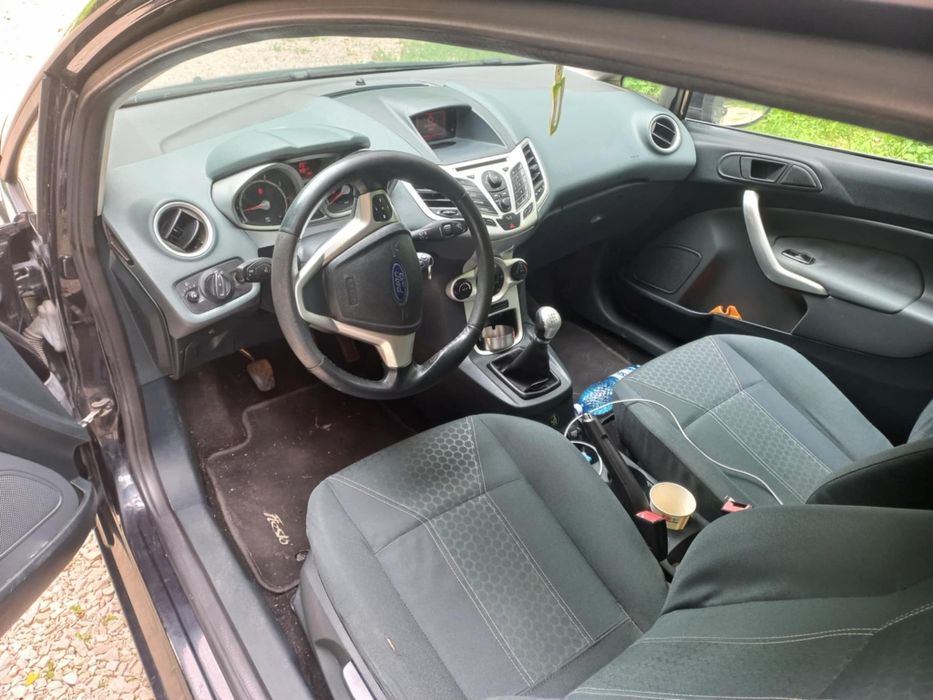 Vând Ford fiesta 1.4