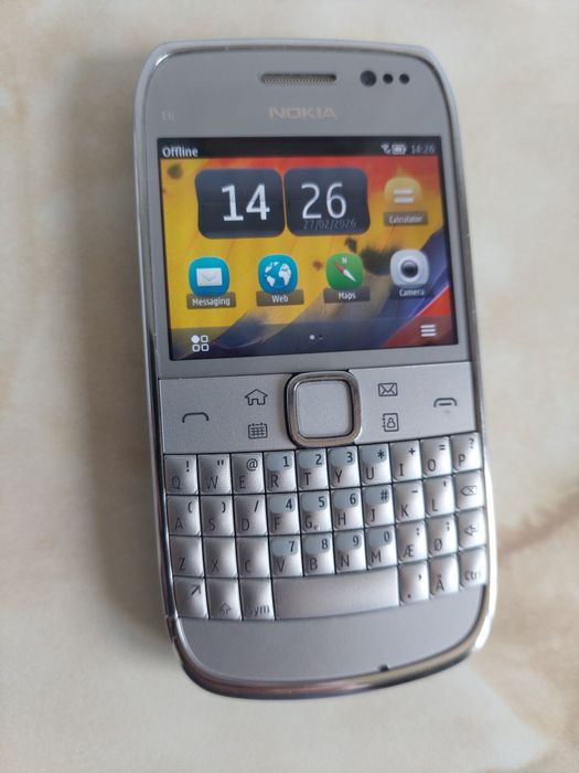 [e6] Vând Nokia E6 Silver (de colecție, în perfectă stare) /poze reale