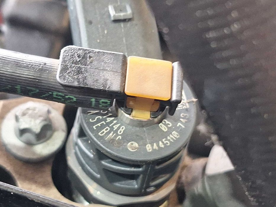 injector 2.0 d mini cooper f55 f56 f60  bmw seria 5 f10 seria 1 f20 f21 bmw x4 f26  seria 2 x1  0445110743