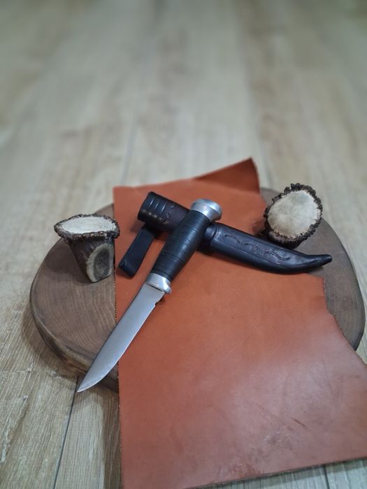 Cutit suedez maner de piele