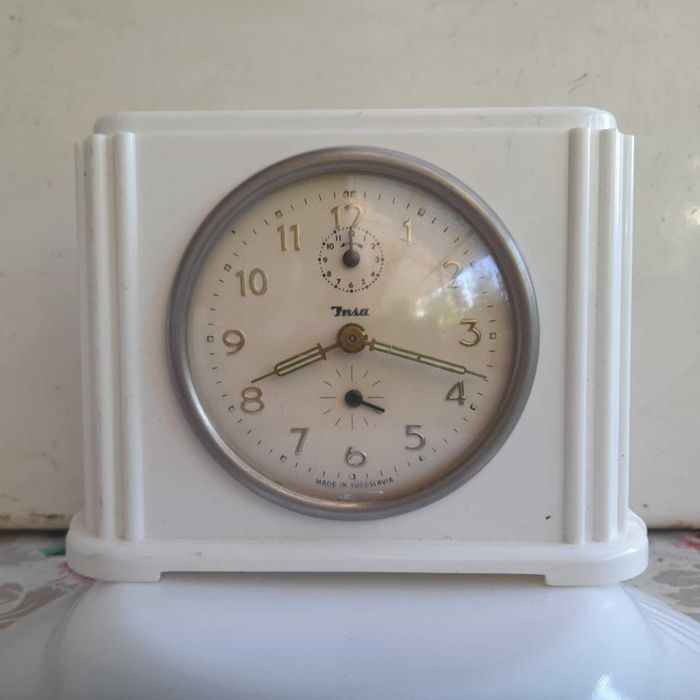 Ceas desteptator de masa/semineu-mecanic JNSA 95 lei