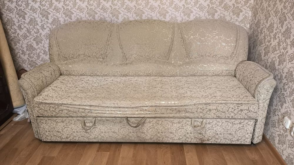 Отдам бесплатно диван самовывоз.