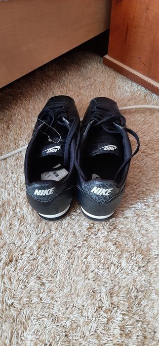 Adidasi nike barbari originali piele naturala NOI marime 41 26,5cm