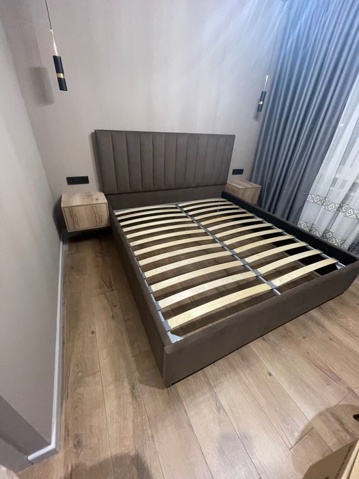 Двуспальная кровать