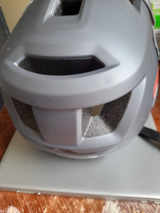 ABUS детска каска за спорт