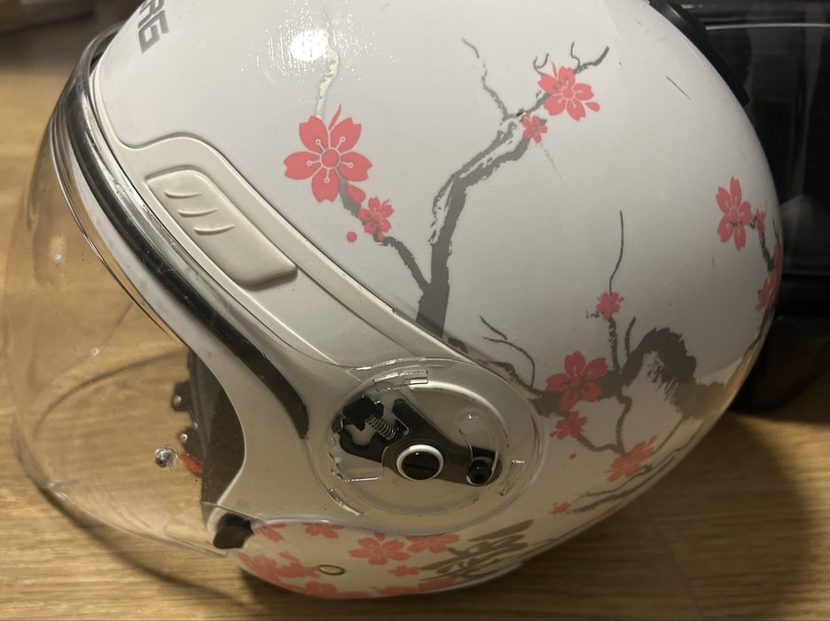 Casca  CABERG (ochelari de soare integrati)