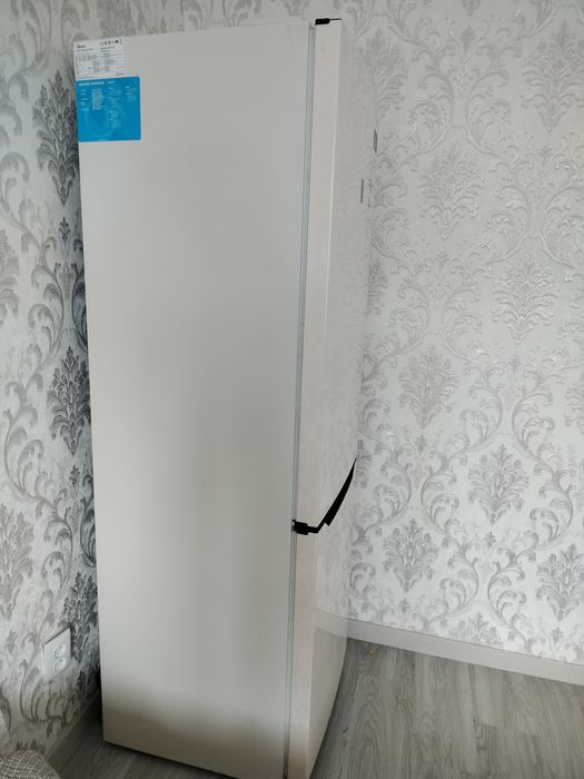 Продам холодильник Midea