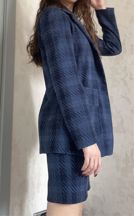 Костюм с юбкой