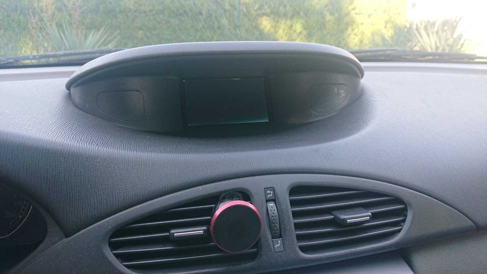 Продавам козирка за Laguna 2 със вградена Garmin навигация