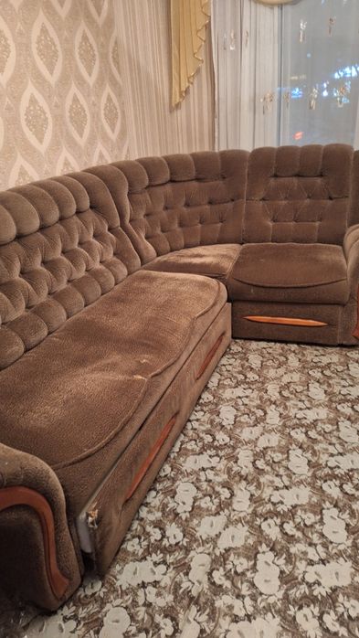 Отдам угловой диван с креслом