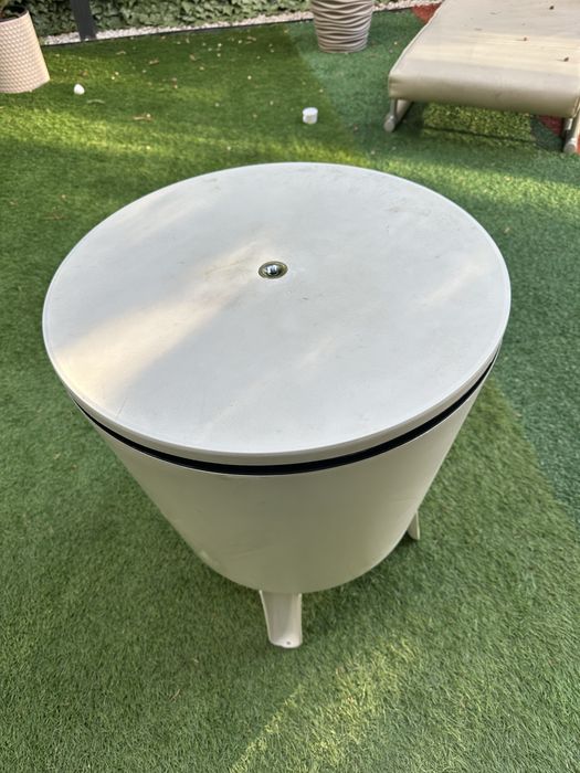 Masa tip minibar cu spatiu depozitare sticle si gheata