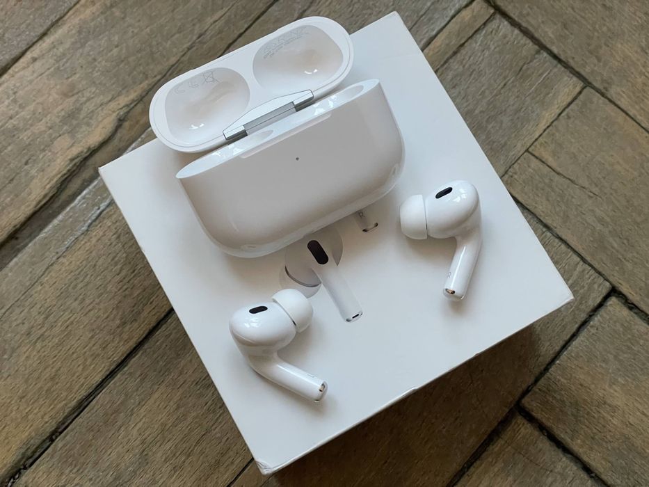 Airpods, новые (+чехол) в подарок!