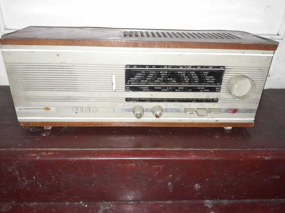 Radio vechi romanesc  Aida functional