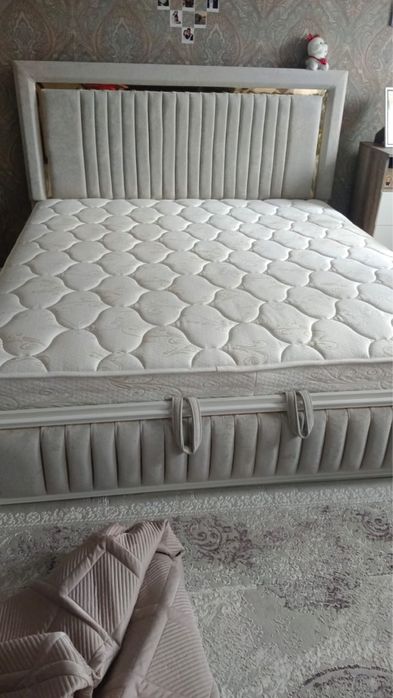 Продам двуспальную кровать