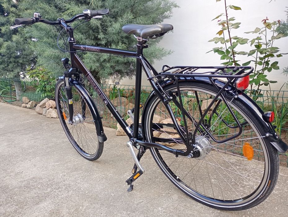 Vând bicicletă bărbati Pegasus Premio,de 61 cm,negru,cu 8 viteze butuc NEXUS !