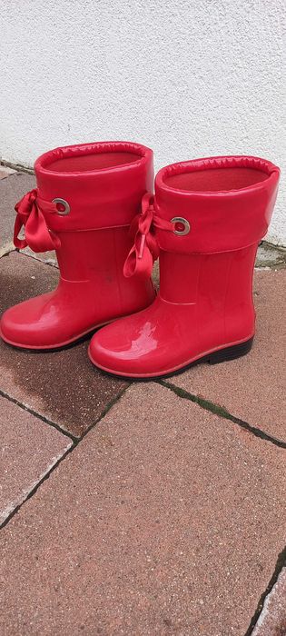 Червени ботушки за дъжд