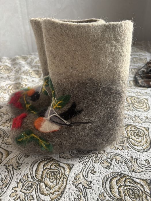 Продам валенки на девочку 5-6 лет.