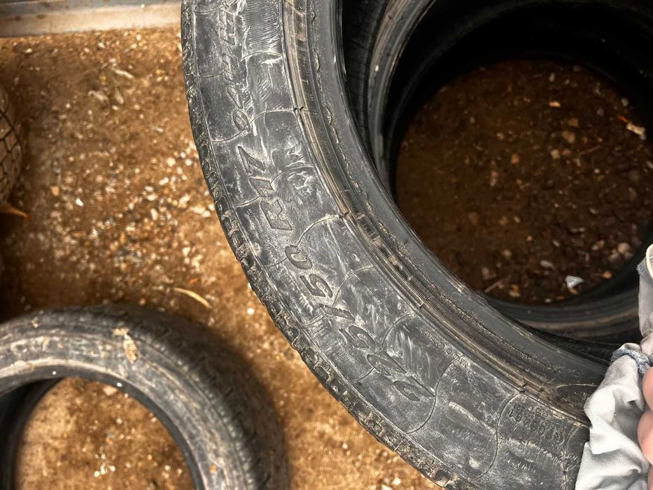Pirelli 225 x 50 x 17