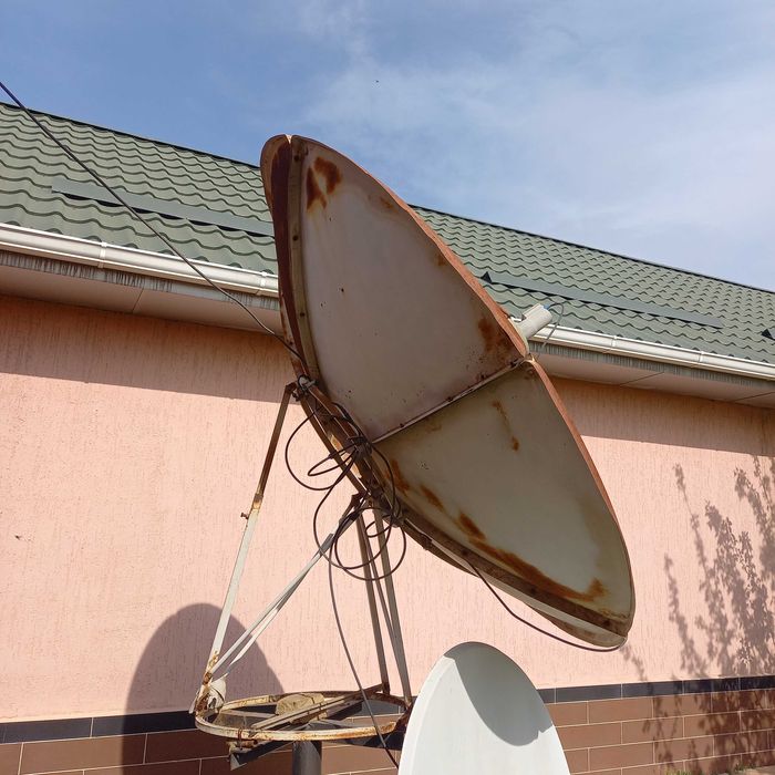 Продам спутниковую антенну-тарелку