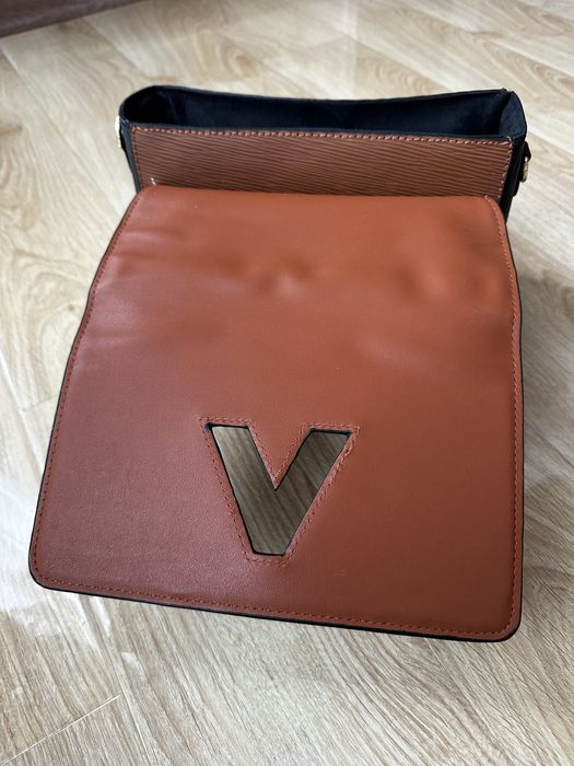 Сумку кожанную продаю