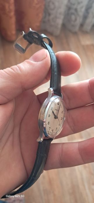 Продам механические часы Победа