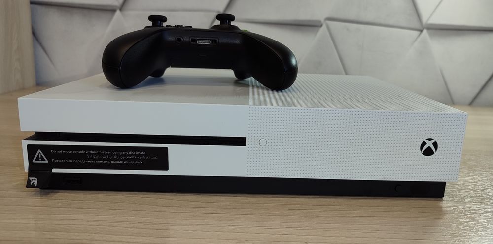Продам Xbox One S