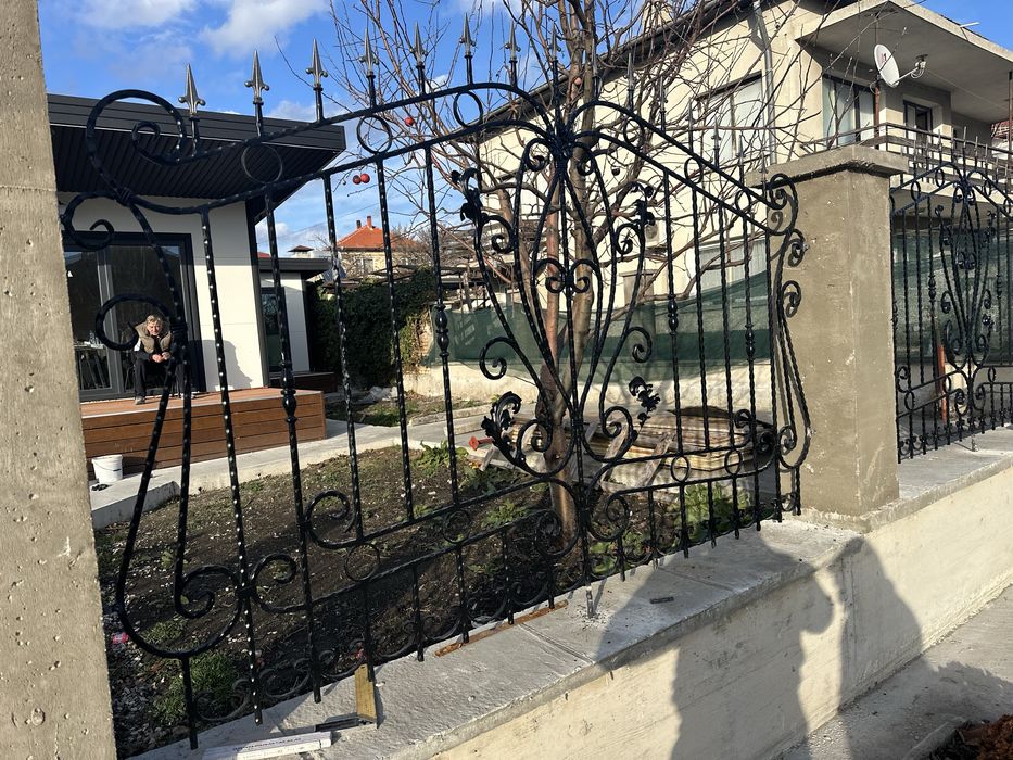 Пройзводство на ковани порти,огради,парапети и метални конструкций