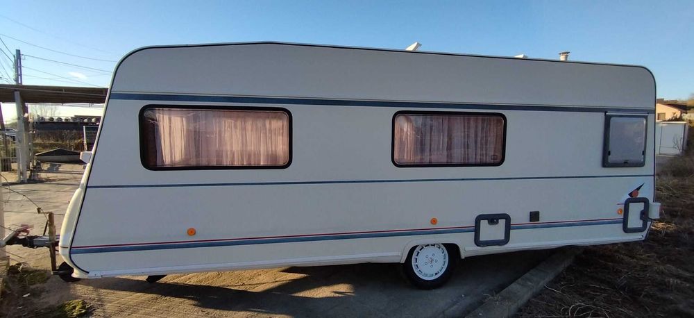 Rulota BURSTNER  – 5-6 locuri, complet echipată