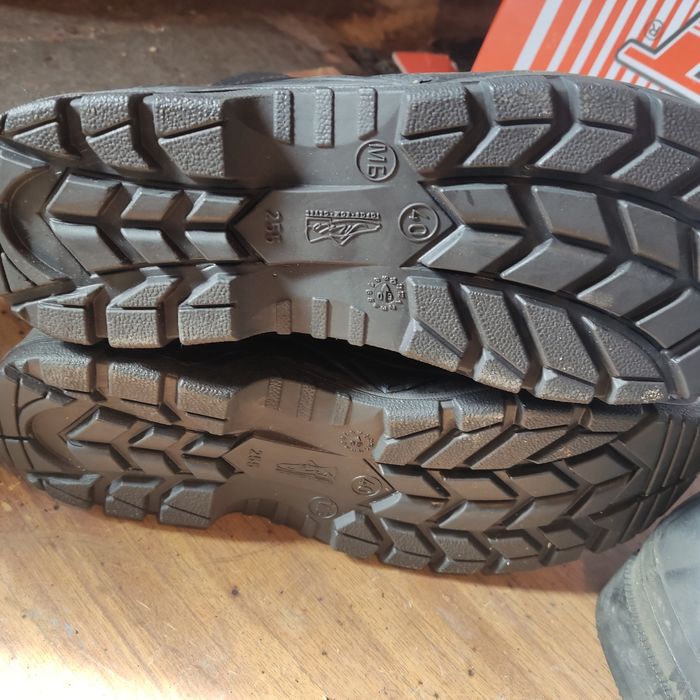 Спец ботинки и резиновые сапоги