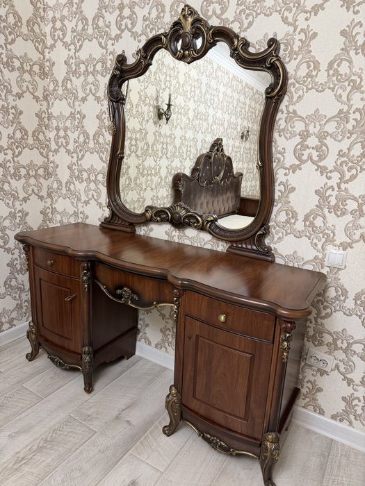 Продам спальный гарнитур