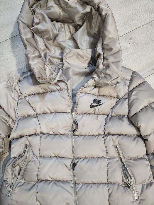 Страхотно сиво сребристо якенце