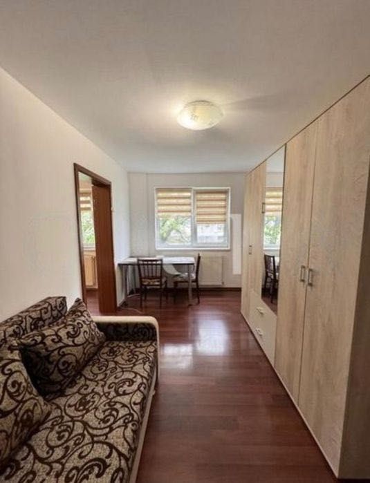 Închiriez apartament