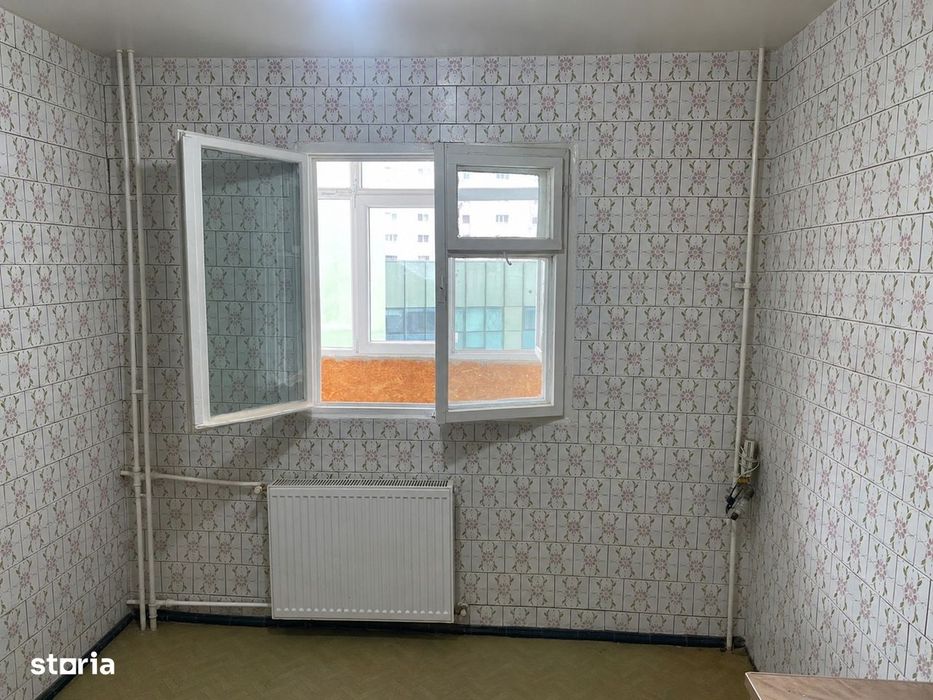 Apartament 3 camere, balcon, 2 băi,an 1984-Dristor