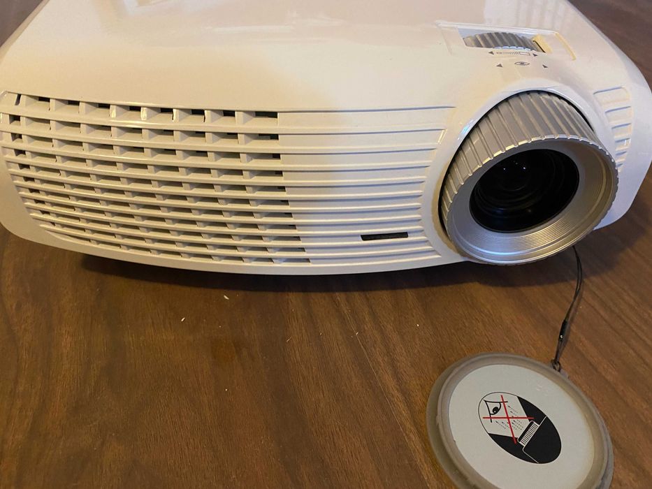 Video proiector NEC NP-V260 si Optoma fullHD