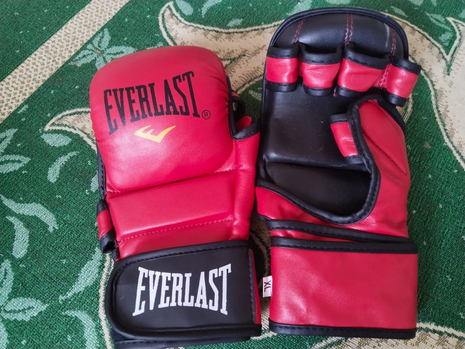 Перчатки для ММА