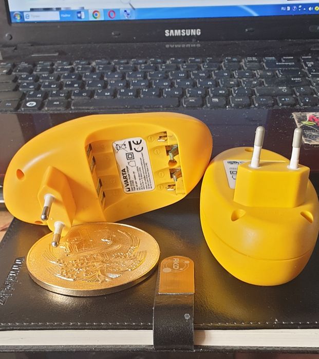 Продам зарядку для пальчиковых батарей.